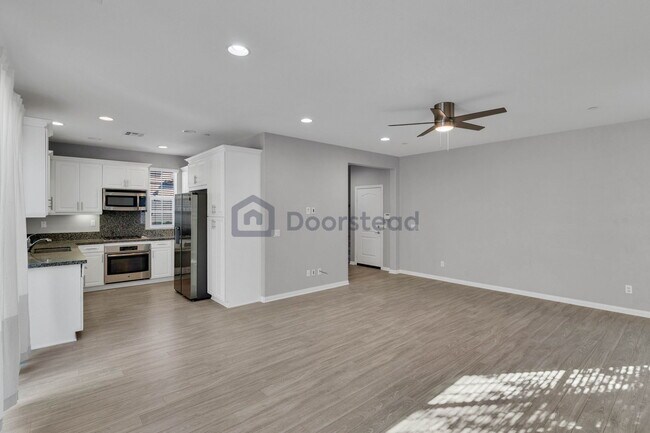 Building Photo - 752 Huron Dr