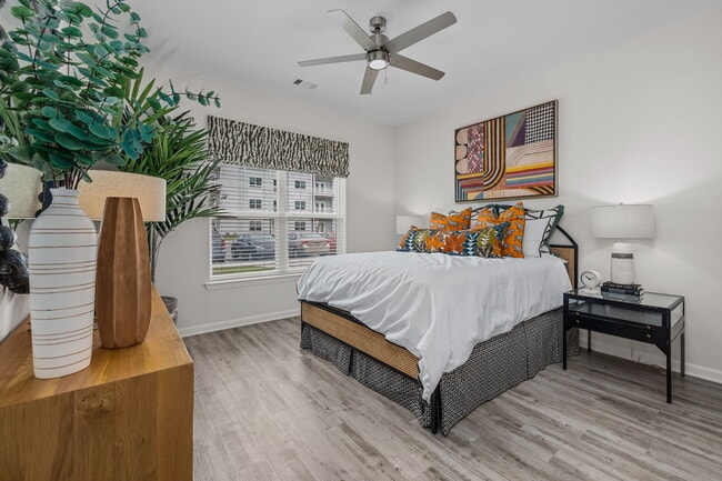 Spacious bedroom with natural lighting - Exchange at Westgate