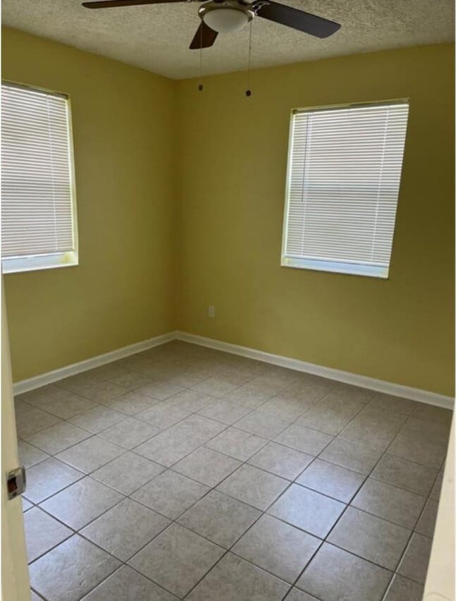 Building Photo - 6240 SW 39th Ct