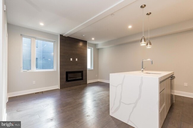 Building Photo - 1405 Frankford Ave