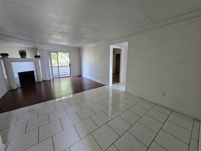 Building Photo - 8323 Wilcrest Dr