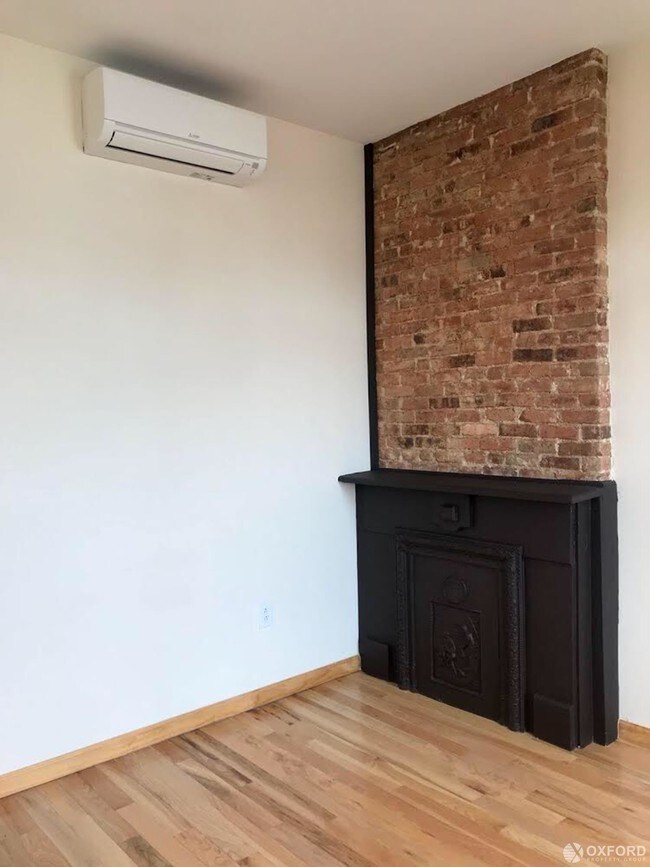 Building Photo - 315 Bleecker Street