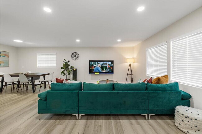 Foto del edificio - 2410 W Bruneau Pl