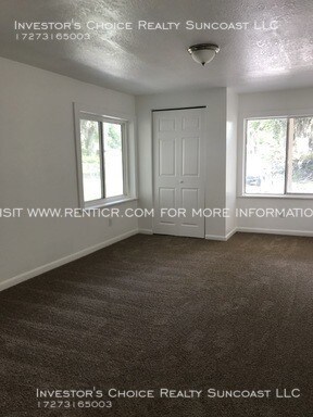 Foto del edificio - 7253 Cedar Point Dr