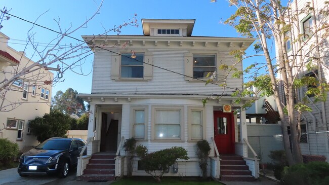 Building Photo - 17 Croxton Ave