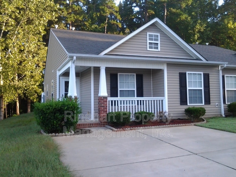 Primary Photo - 1379 Pampas Cir