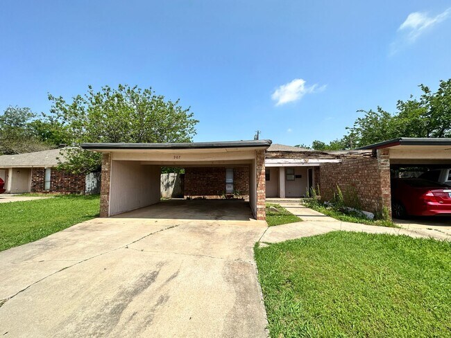 Building Photo - 2 Bed Duplex OKC