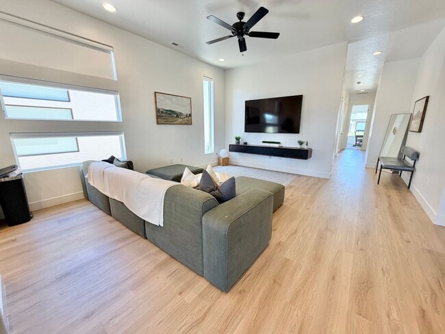 Building Photo - Woodlands Estates Townhomes