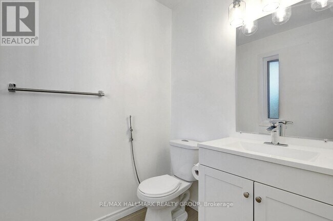 Building Photo - 43-43 Haxby Private
