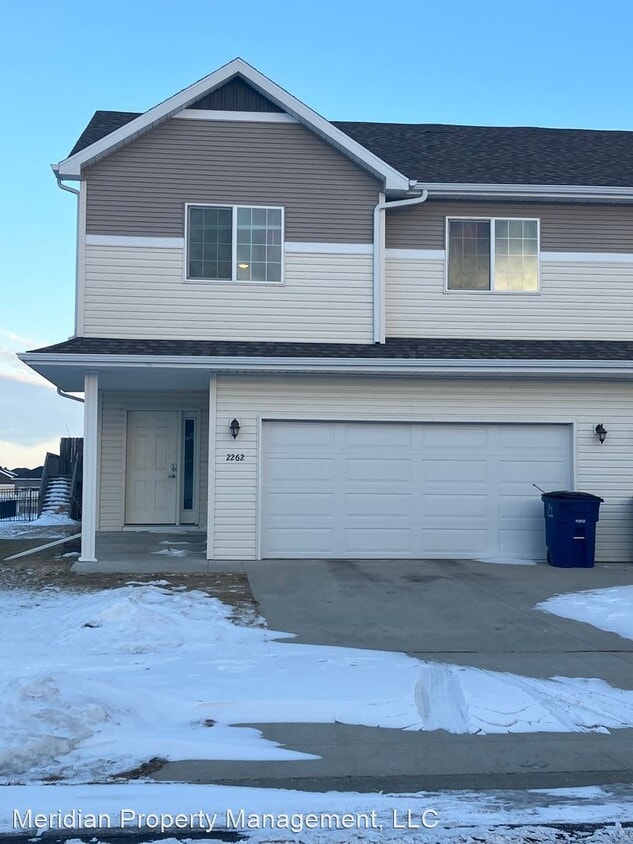 2262 35th St S Cir, Moorhead, MN 56560 House Rental in Moorhead, MN
