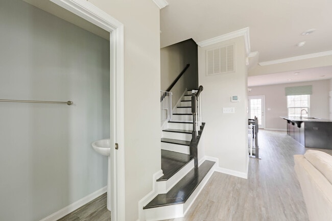 Powder room and steps - 1171 Sunset Avenue Ext