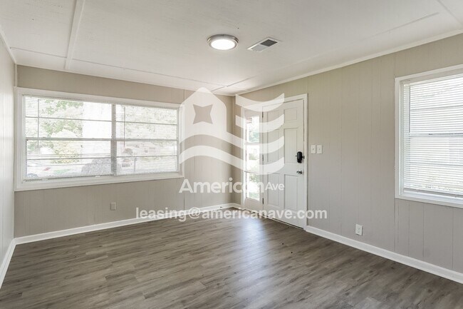 Foto del edificio - 105 Livingston Ct