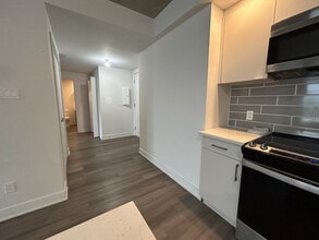Building Photo - 1431 Av. de la Gare