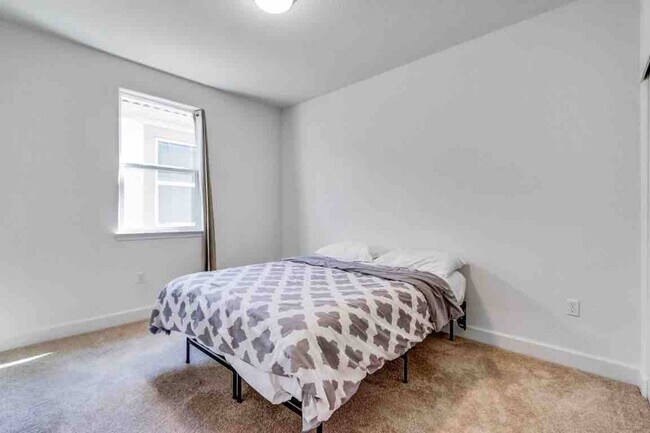 Building Photo - 3606 Damora Ave