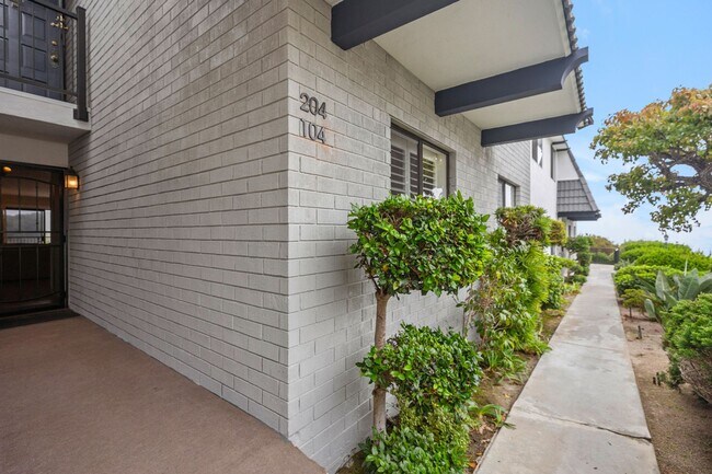 Foto del edificio - Luxurious 2 Bedroom, 2 Bathroom Condo for Rent