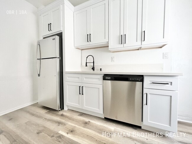 Building Photo - 1518 S Hope St