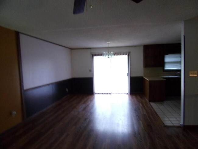 Building Photo - 5894 Sutton Dr