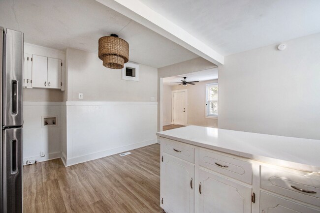 Foto del edificio - 2755 E Surrey Dr