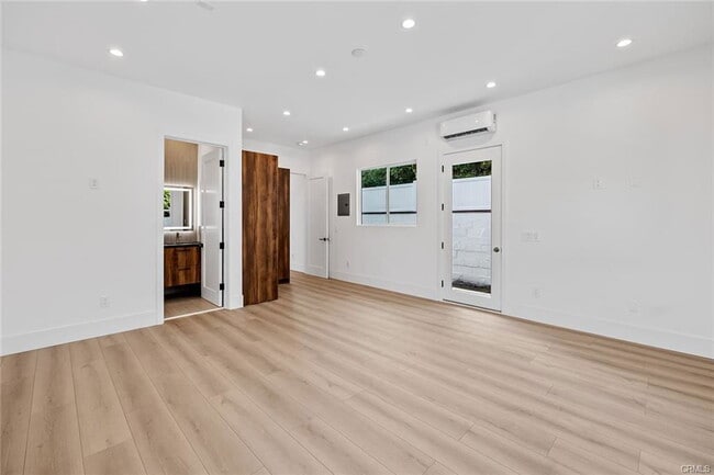 Foto del edificio - 17175 Rayen St
