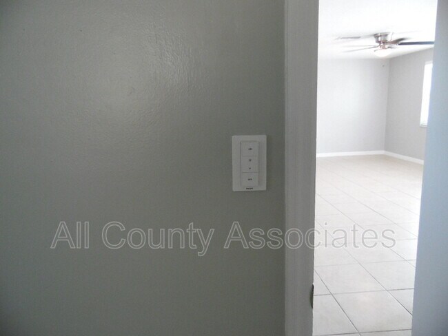 Foto del edificio - 1400 Whitehall Ln