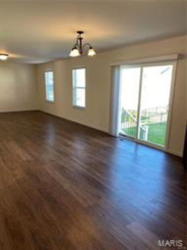 Foto del edificio - Lovely 4 bedroom, 2.5 bath, 2 car garage