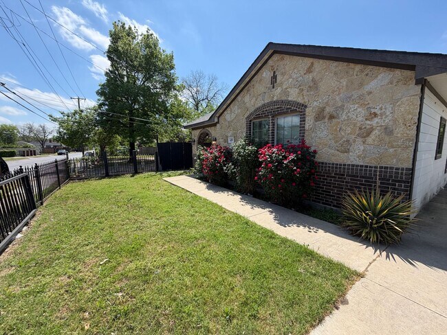 Foto del edificio - Come and see this well-kept beautiful home today!