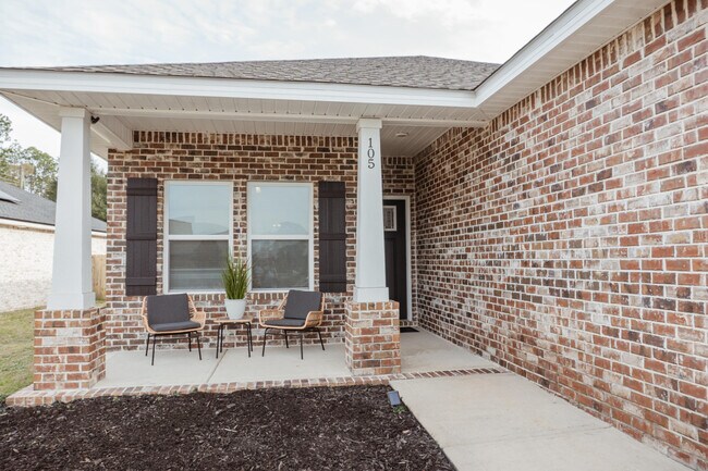 Building Photo - 105 Sago Palm Wy