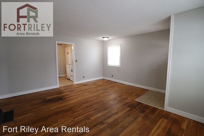 Foto del edificio - 2 br, 1 bath House - 530 W Elm St