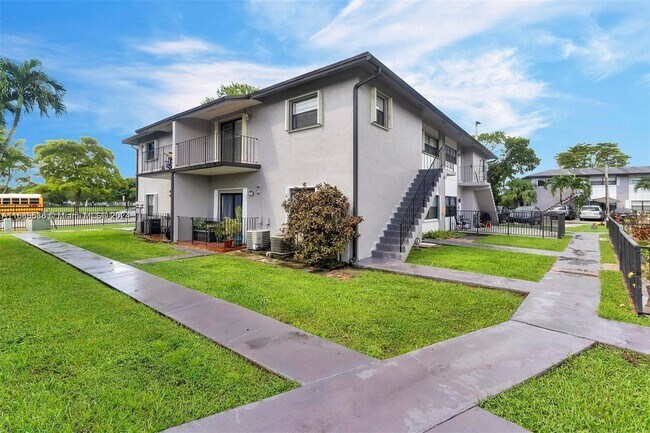 Building Photo - 13240 SW 17th Ln