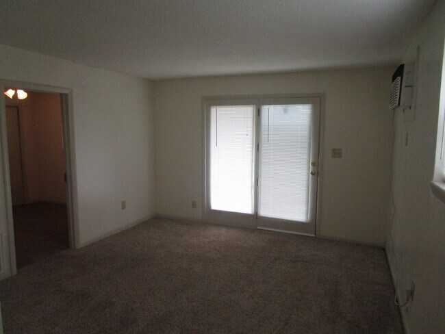 Building Photo - 6200 Circle Dr