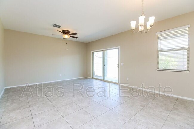 Foto del edificio - 4848 E Chromium Rd