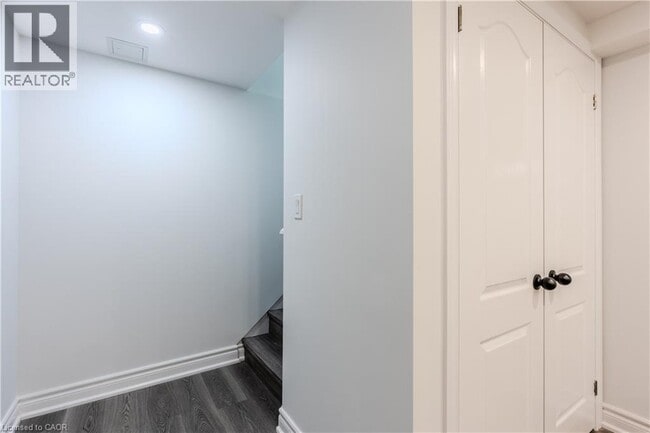 Building Photo - 16 Doreen Ct