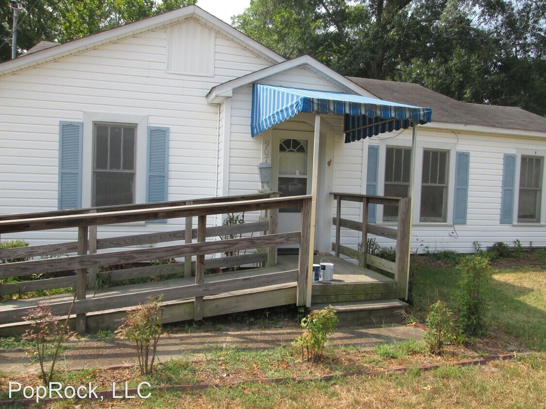Building Photo - 3 br, 1 bath House - 907 W. California Avenue