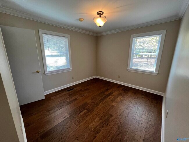 Foto del edificio - 23095 Kennedy Rd