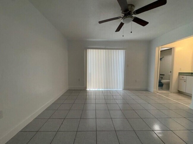 Building Photo - 2031 NE 139th St