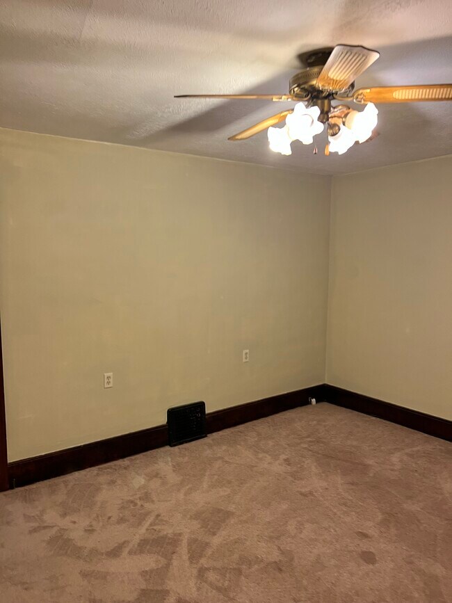 Living room - 4351 Dover Center Rd