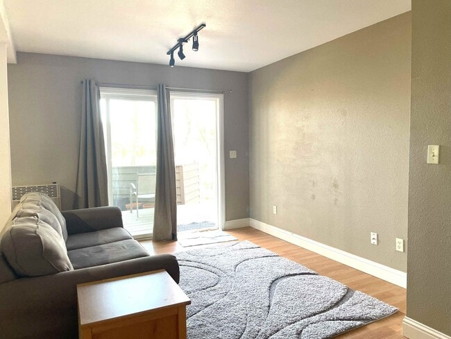 Building Photo - Granny Unit - All utilities included in Penn Valley, CA 95946