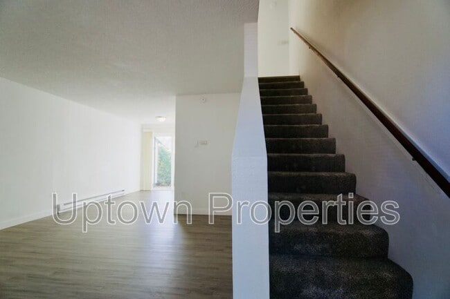 Building Photo - 5111 SW Beaverton Hillsdale Hwy