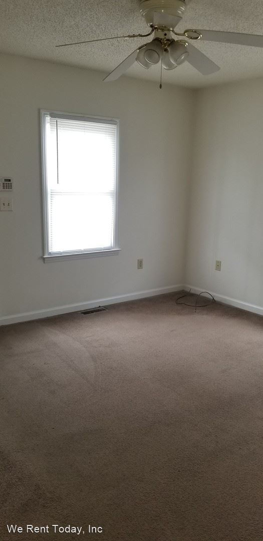 Building Photo - 3 br, 1 bath House - 2208 E. Market Street