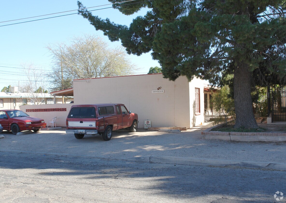 Building Photo - 3924-3930 E Monte Vista Dr