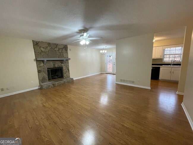Building Photo - 2596 Woodland Dr NW
