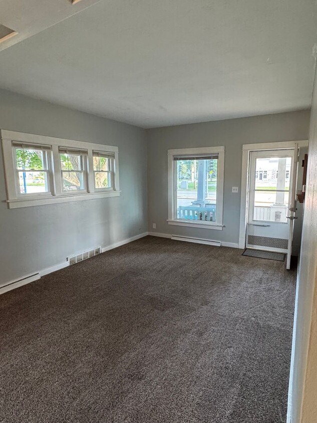 Foto principal - 1231 W College Ave