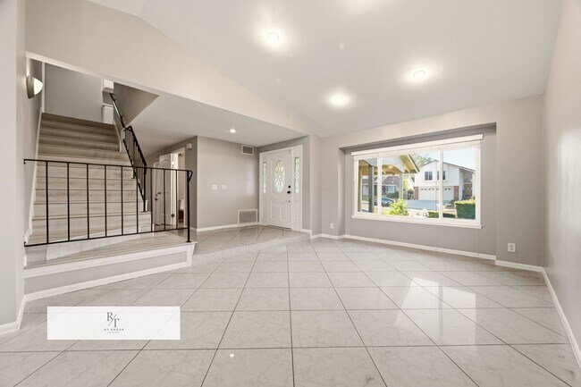Building Photo - 20112 Divino Dr