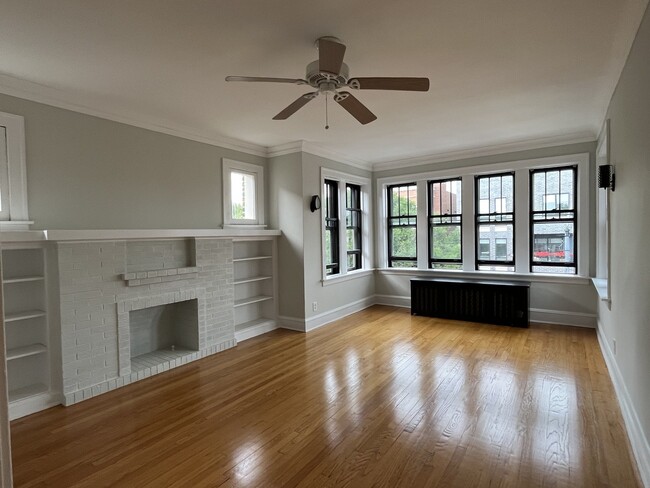 Foto del edificio - 2445 W Foster Ave