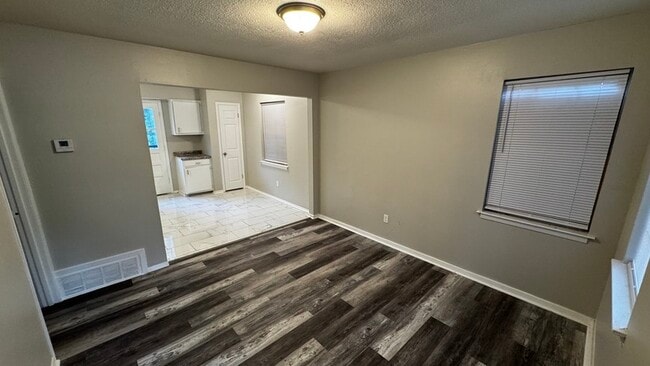 Foto del edificio - 4264 Double Tree St