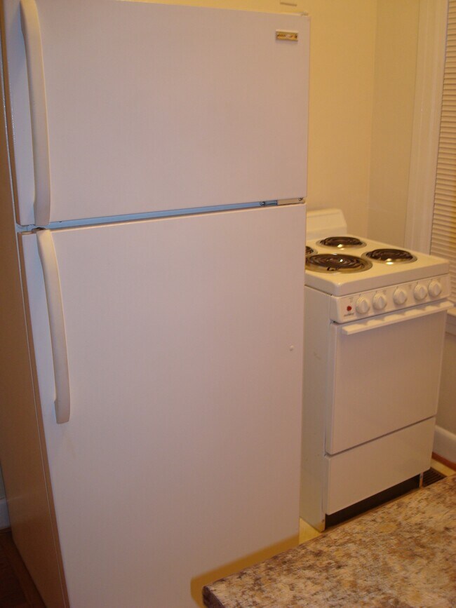 Kitchen - 1034 Redgate Ave