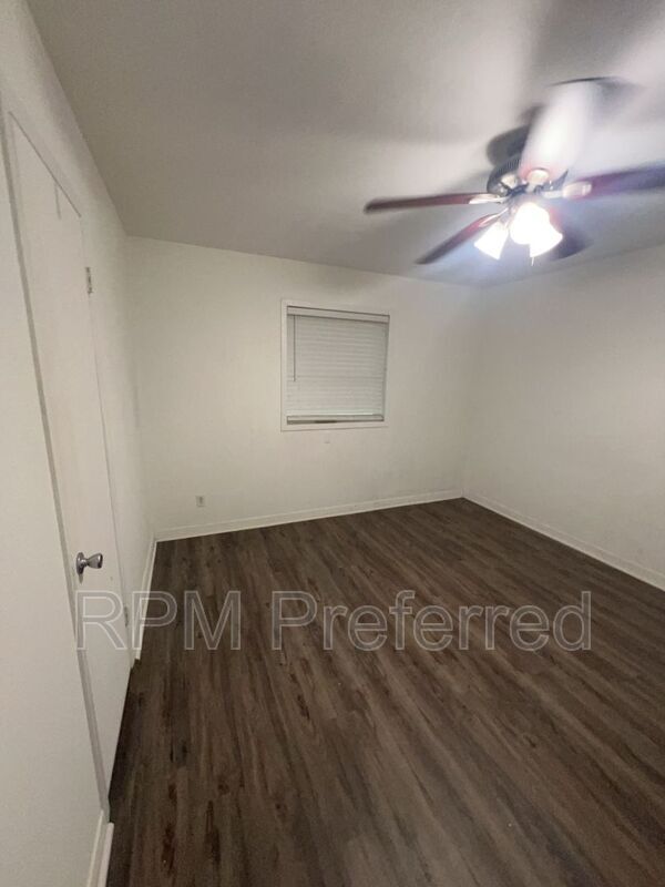 Building Photo - 1206 8th St