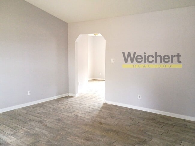 Building Photo - Spacious 3BR/2BA with Carport & Large Yard