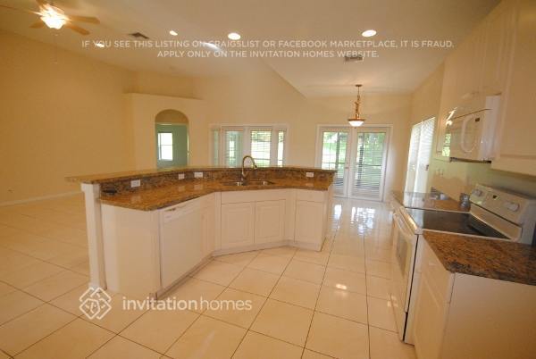 Building Photo - 6625 NW 113th Way