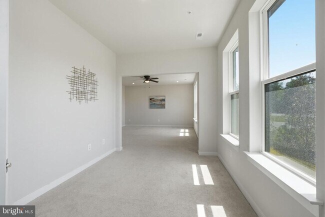 Foto del edificio - 43830 Middleway Ter